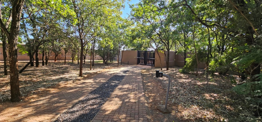 6 Bedroom Property for Sale in Hartbeesfontein North West